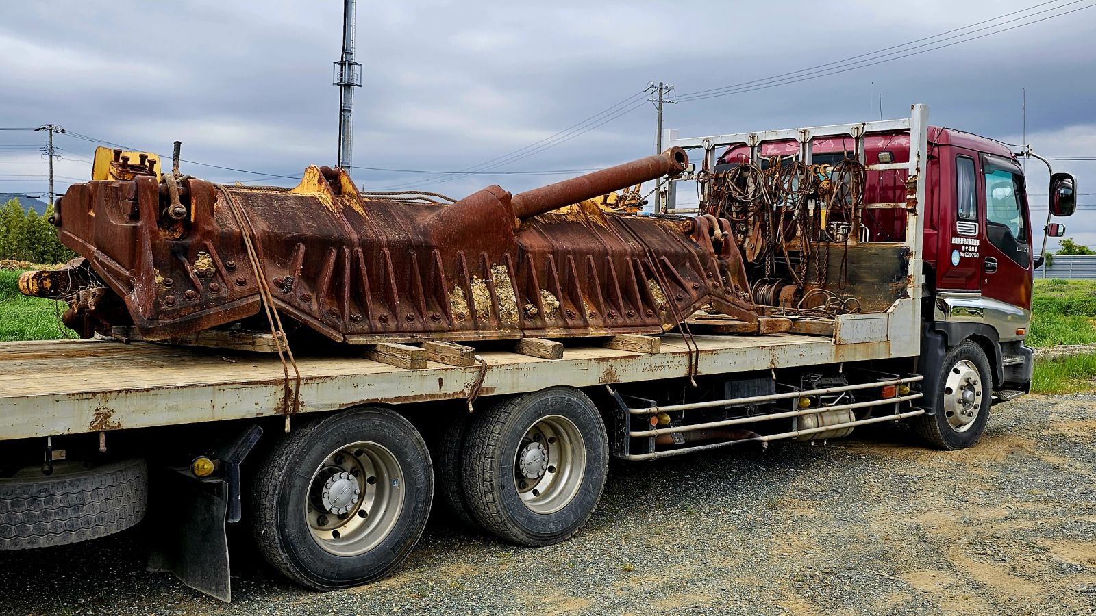 中谷総業様ご依頼のコマツD155AXを輸送しました🚛 | お知らせ | 浜重機